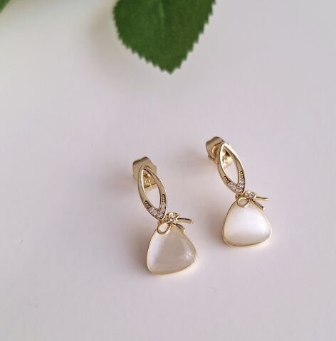 14 K ALTIN RENGİ XUPİNG KÜPE