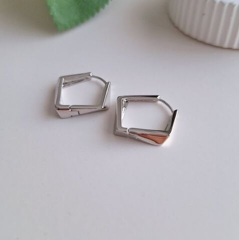 GÜMÜŞ RENK TAŞSIZ XUPİNG KÜPE