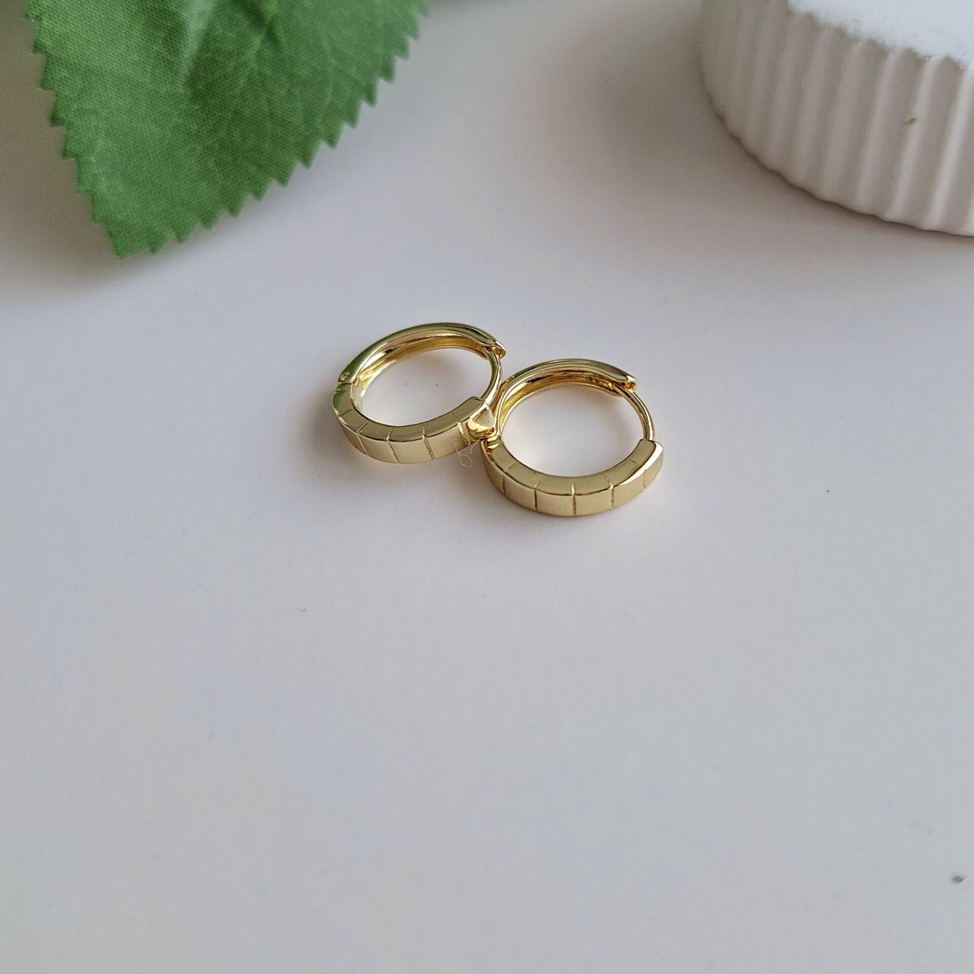 14 K ALTIN RENGİ TAŞSIZ XUPİNG KÜPE