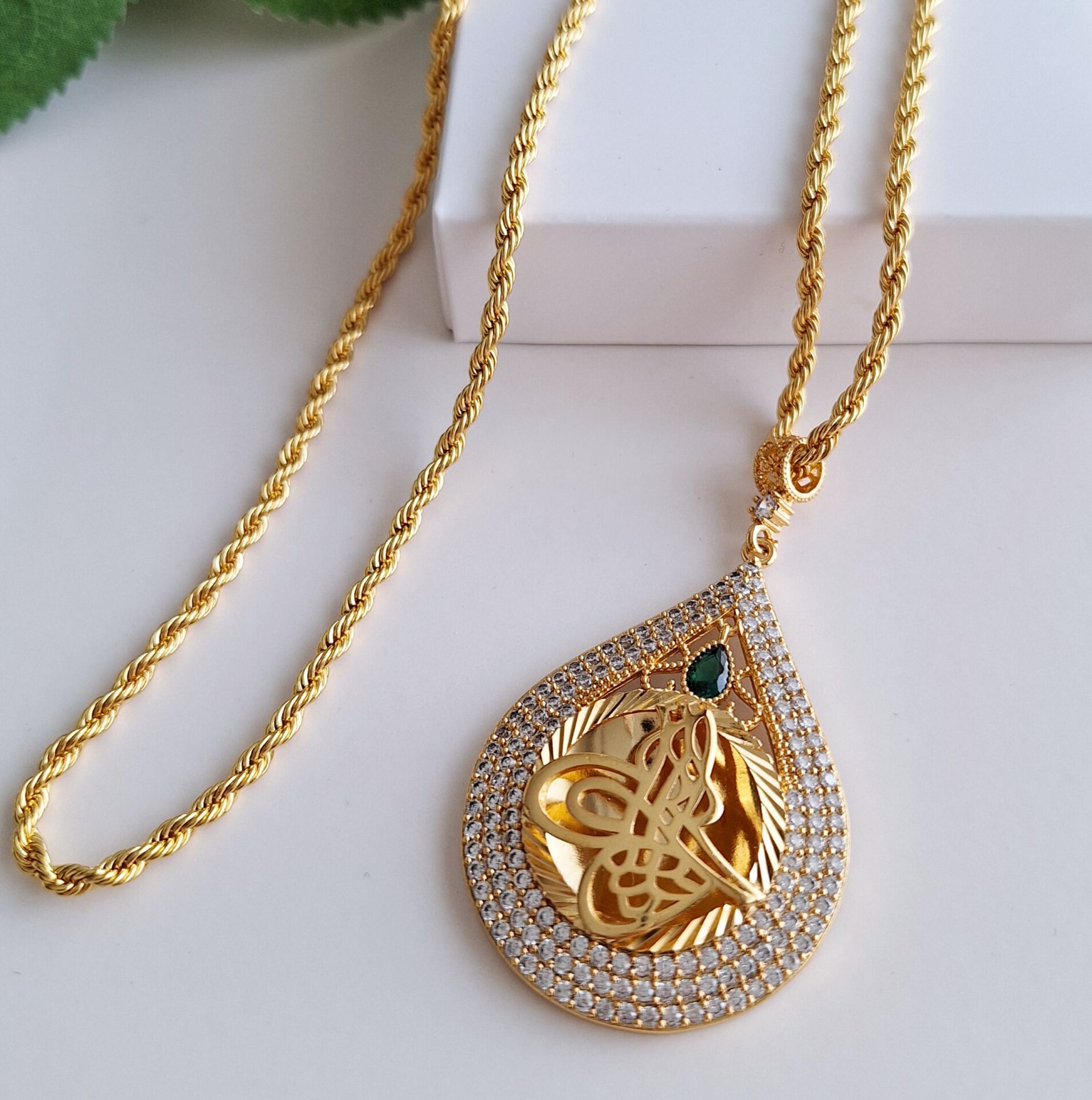 22 K ALTIN RENGİ TUĞRALI KOLYE 60 CM.