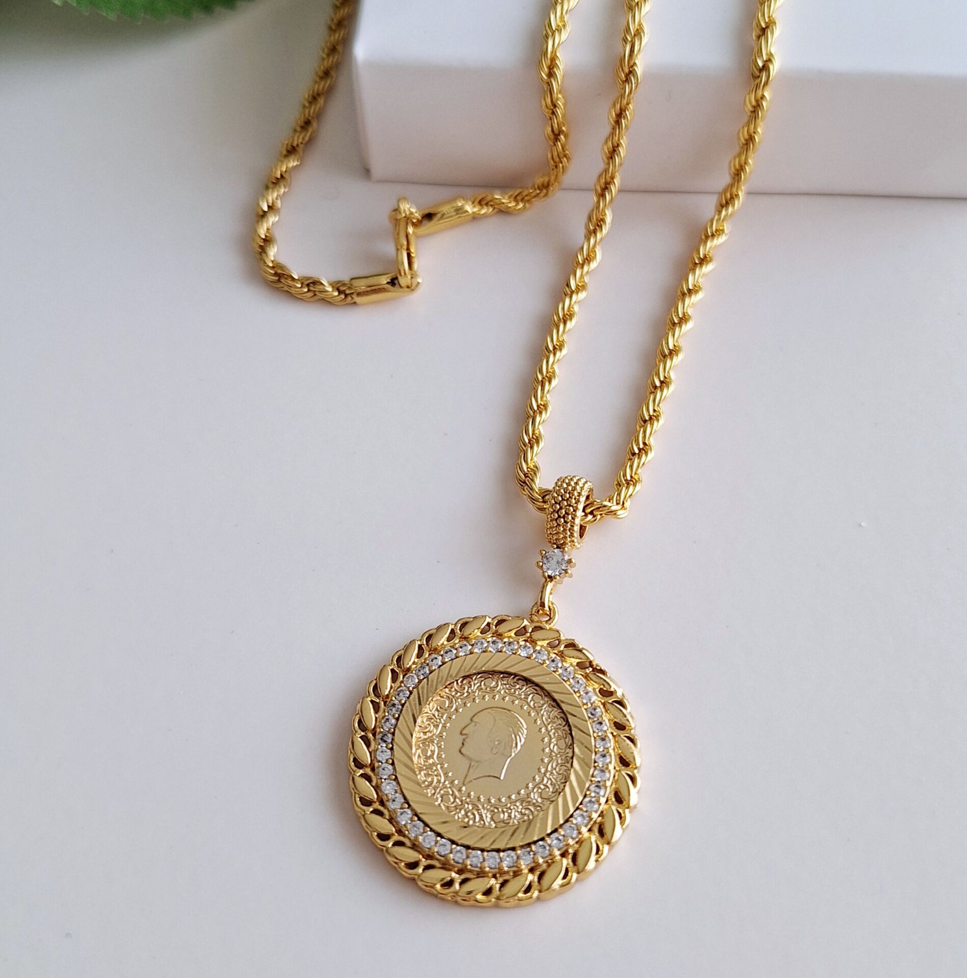 22 K ALTIN RENGİ KOLYE 60 CM.