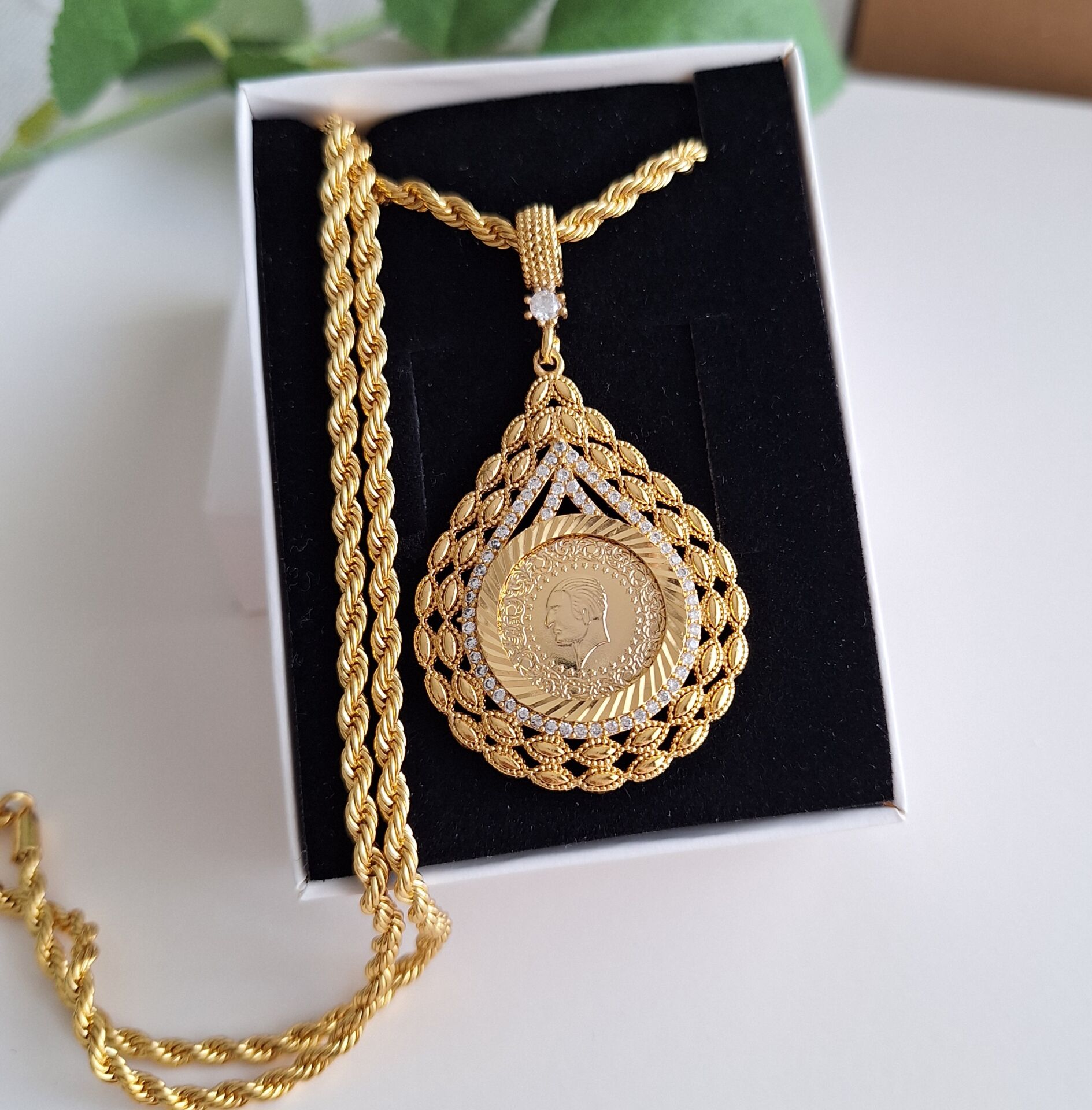 22 K ALTIN RENGİ ÇEYREKLİ KOLYE 50 CM