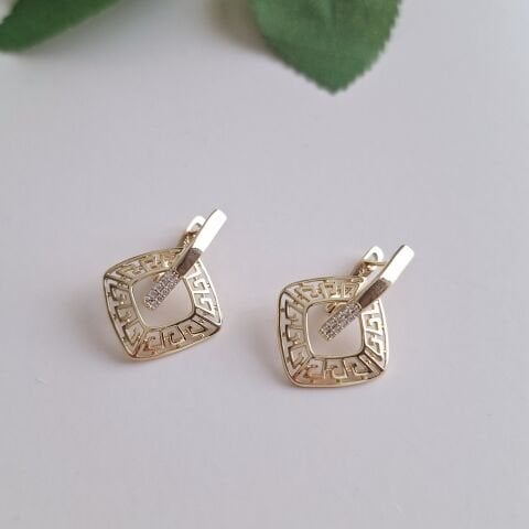 14 K ALTIN RENGİ XUPİNG KÜPE