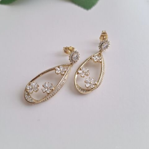 14 K ALTIN RENGİ XUPİNG KÜPE