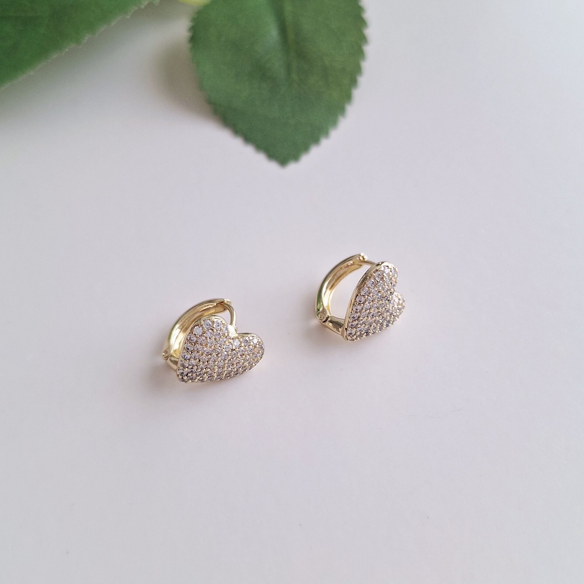 KALP DETAYLI TAŞLI XUPİNG KÜPE 14 AYAR ALTIN RENGİ