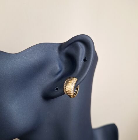 14 K ALTIN RENGİ XUPİNG KÜPE