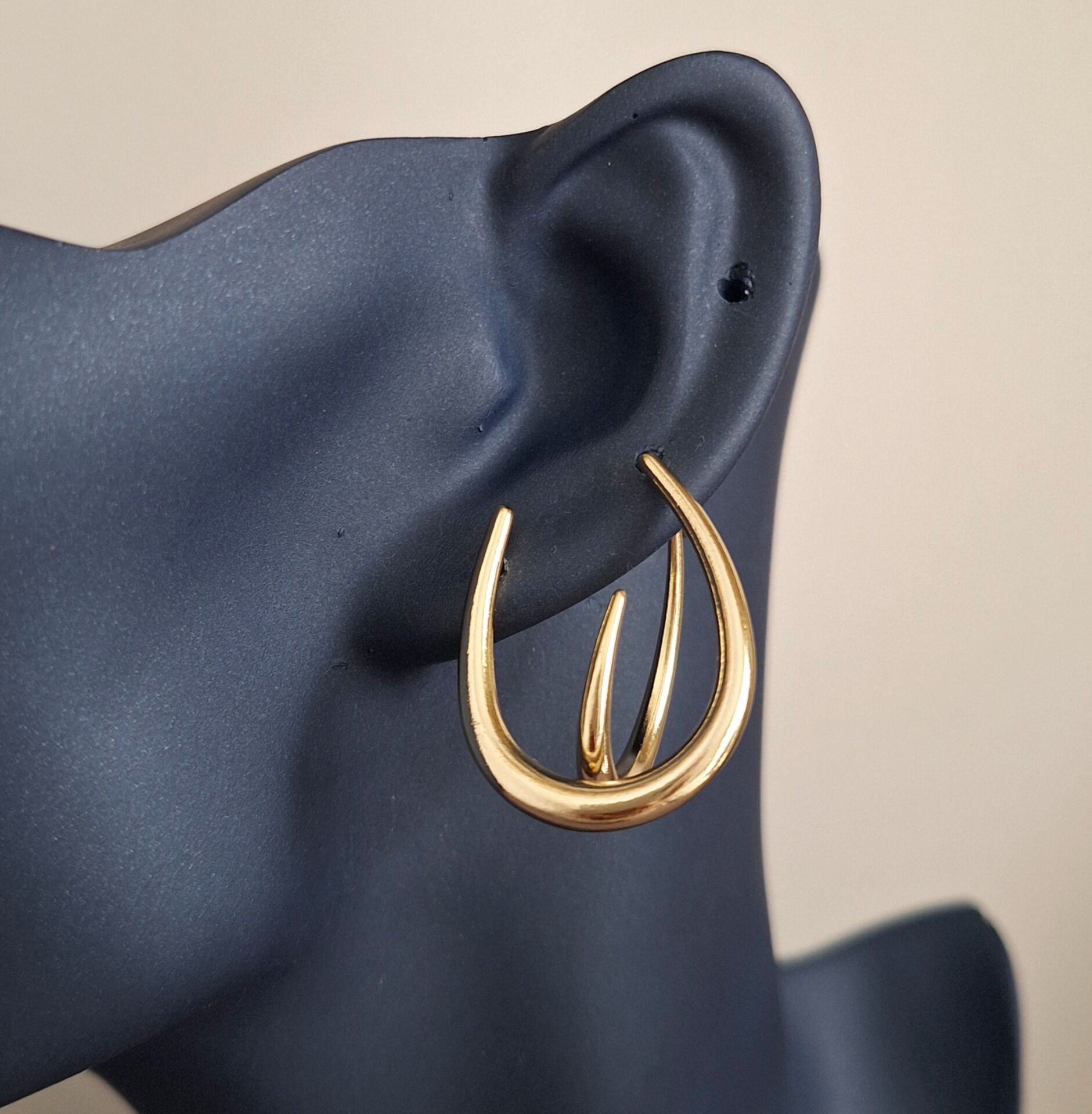 14 K ALTIN RENGİ XUPİNG KÜPE