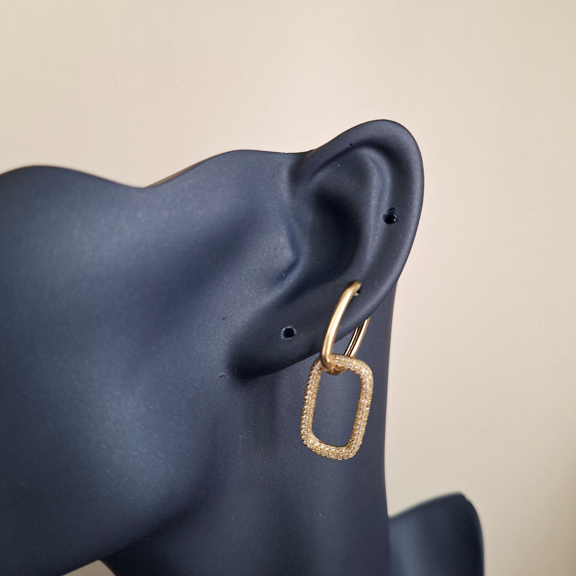 14 K ALTIN RENGİ XUPİNG KÜPE