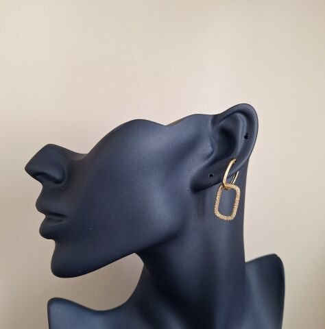 14 K ALTIN RENGİ XUPİNG KÜPE