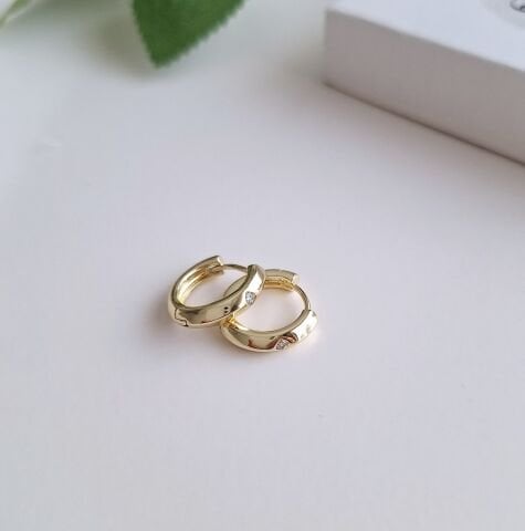 TEK TAŞ DETAYLI XUPİNG KÜPE 14 AYAR ALTIN RENGİ