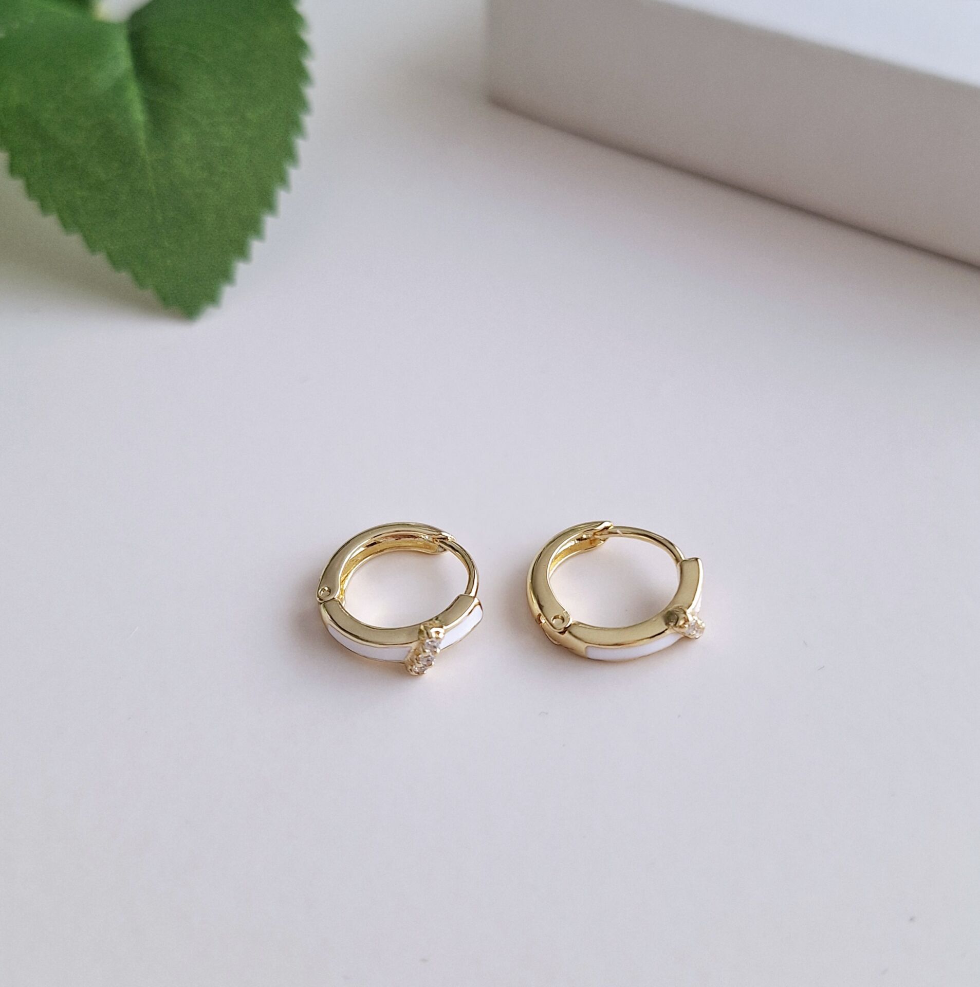 SEDEF GÖRÜNÜMLÜ XUPİNG HALKA KÜPE 14 AYAR ALTIN RENGİ