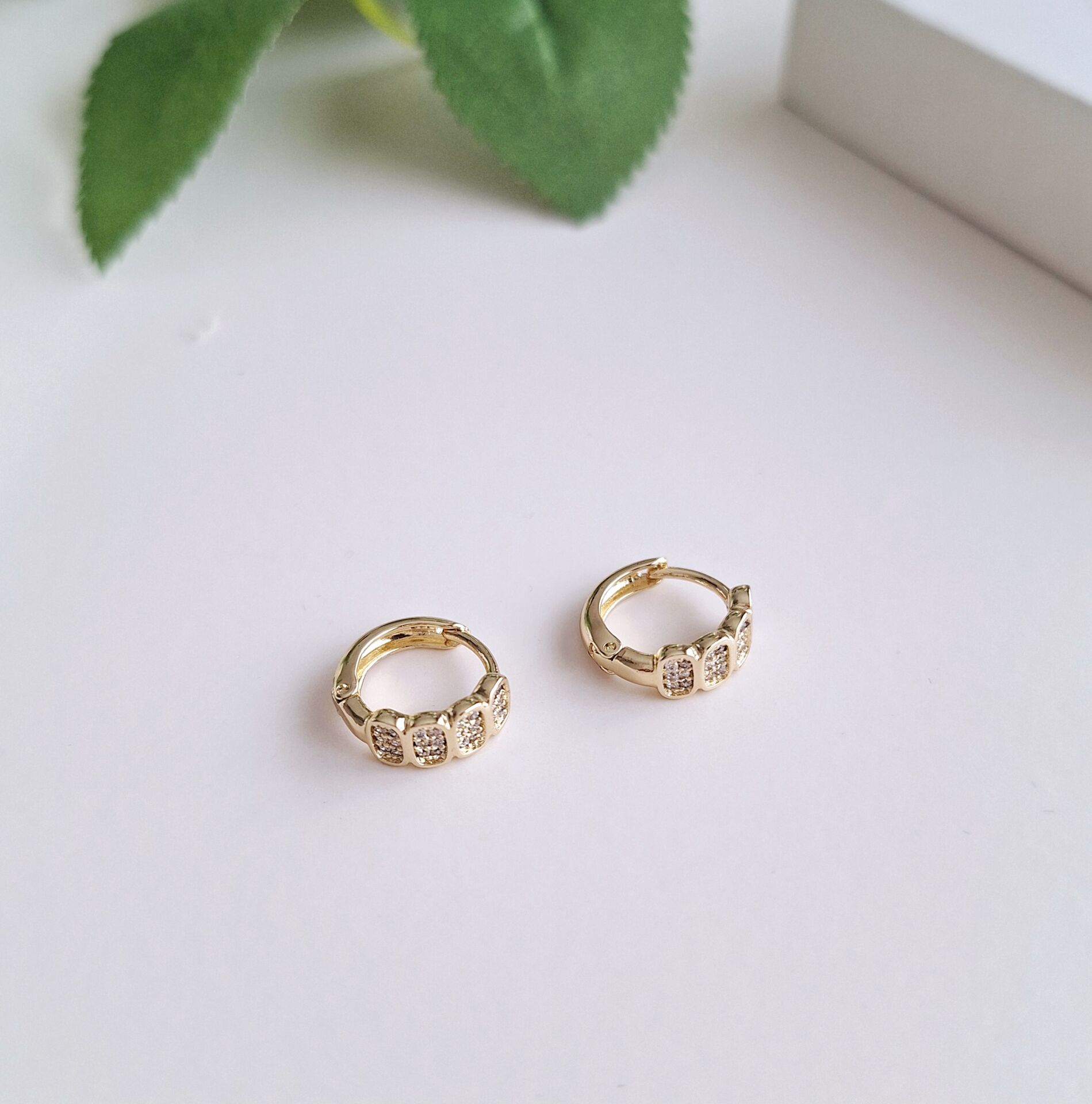 KÜÇÜK BOY XUPİNG KÜPE 14 AYAR ALTIN RENGİ