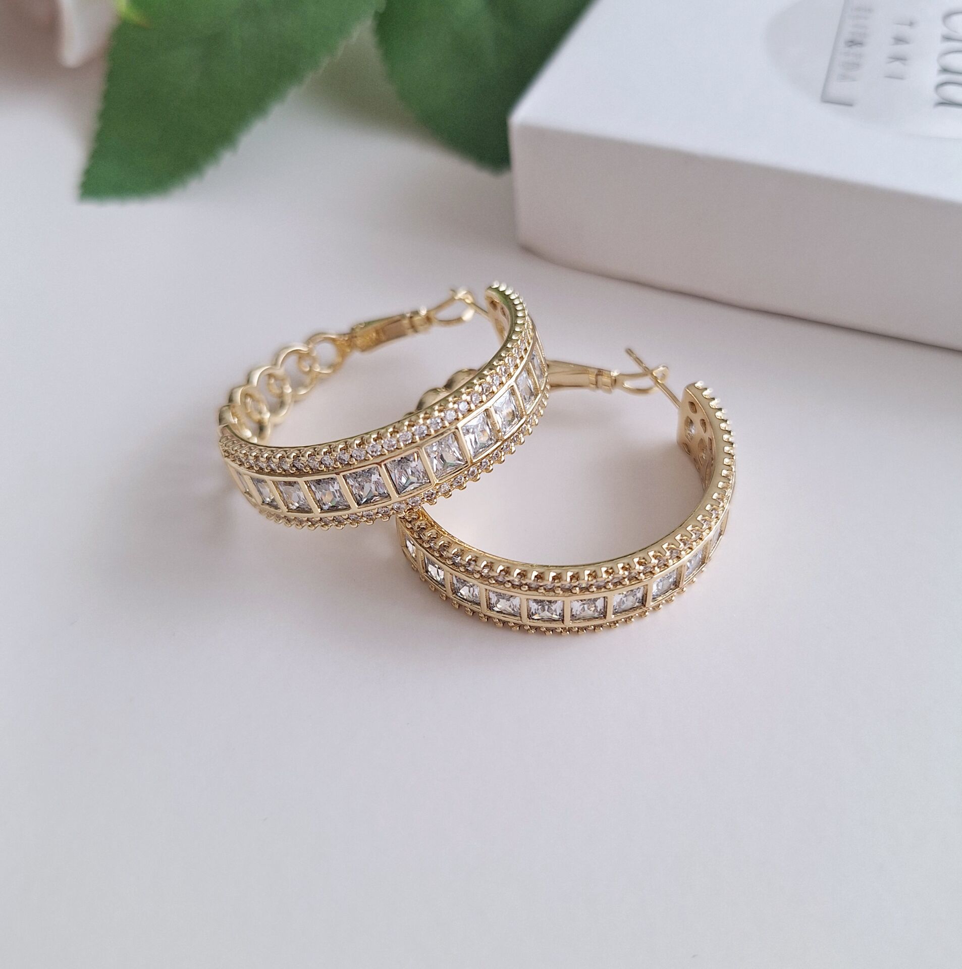 BÜYÜK BOY TAŞLI XUPİNG KÜPE