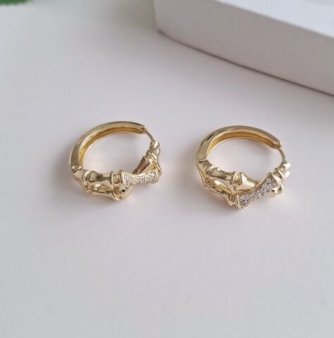 14 K ALTIN RENGİ XUPİNG KÜPE