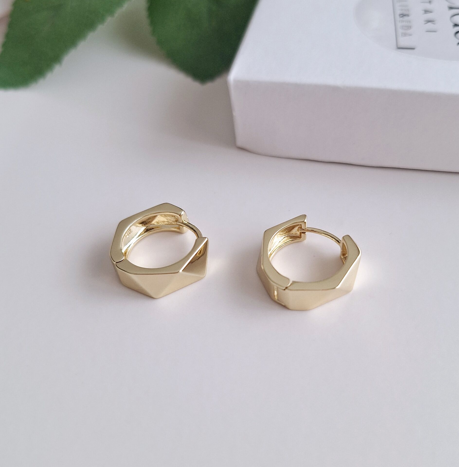 14 K ALTIN RENGİ TAŞSIZ XUPİNG KÜPE