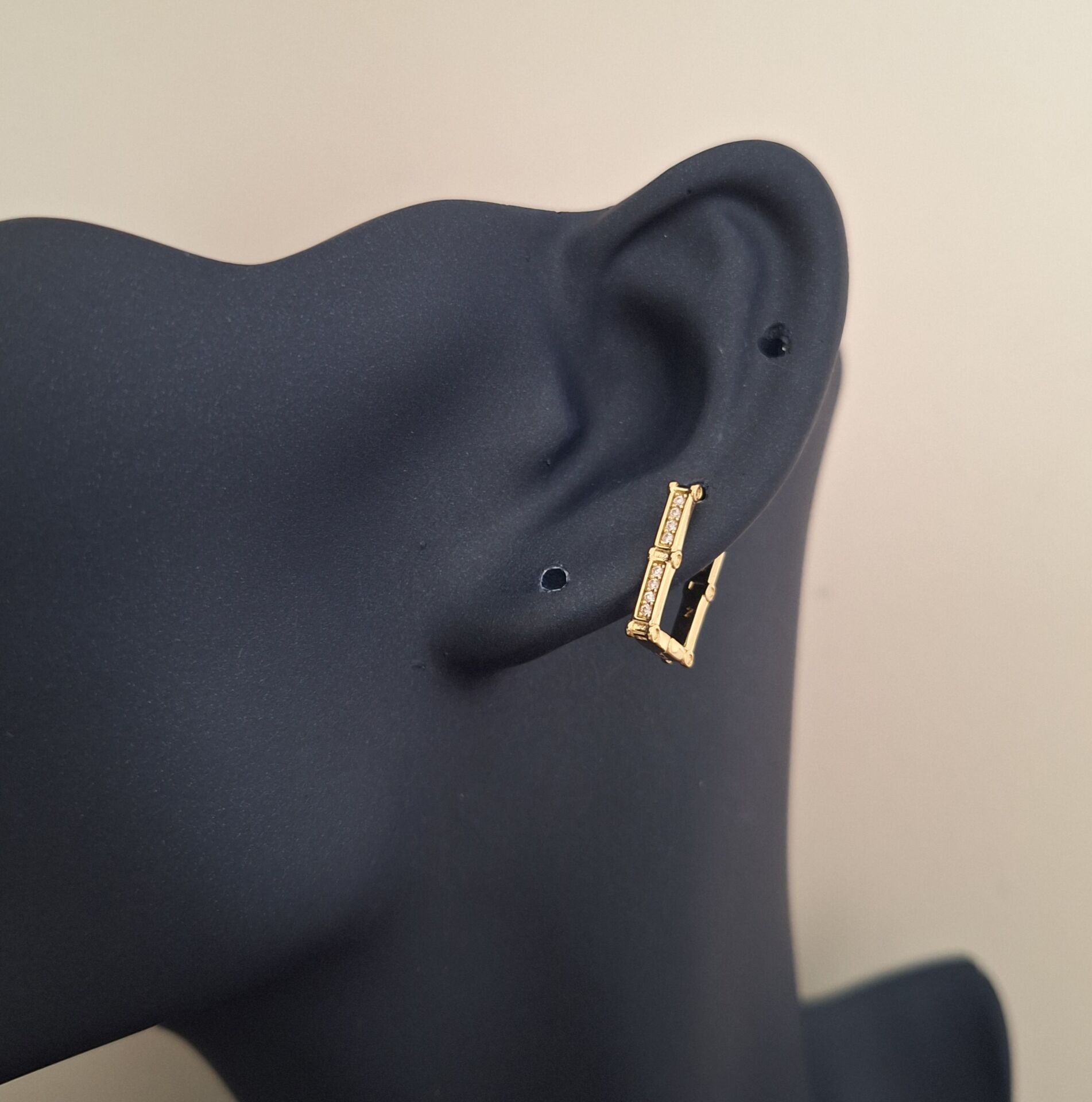 14 K ALTIN RENGİ KÜÇÜK BOY XUPİNG KÜPE