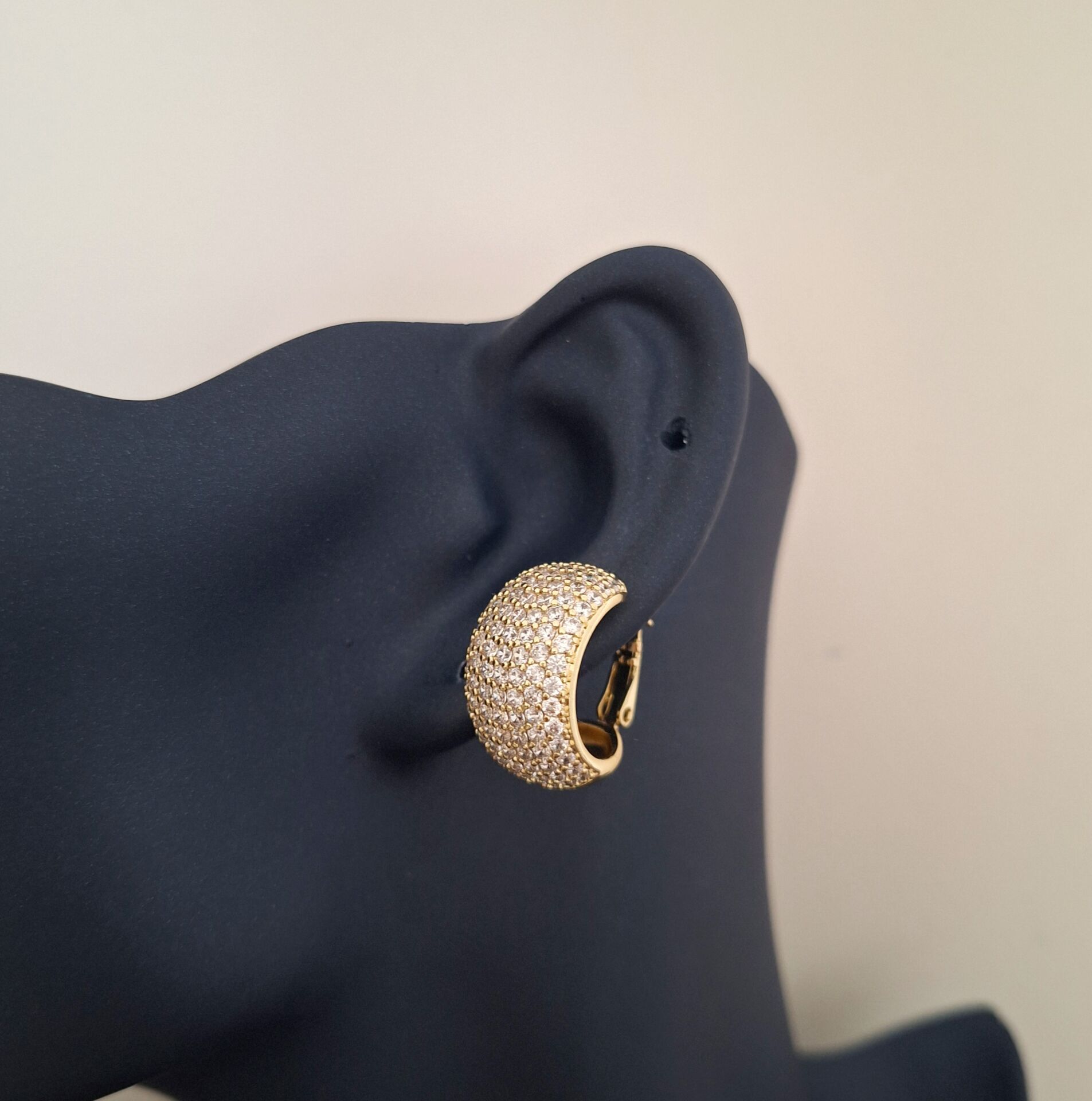 14 K ALTIN RENGİ TAŞLI XUPİNG KÜPE