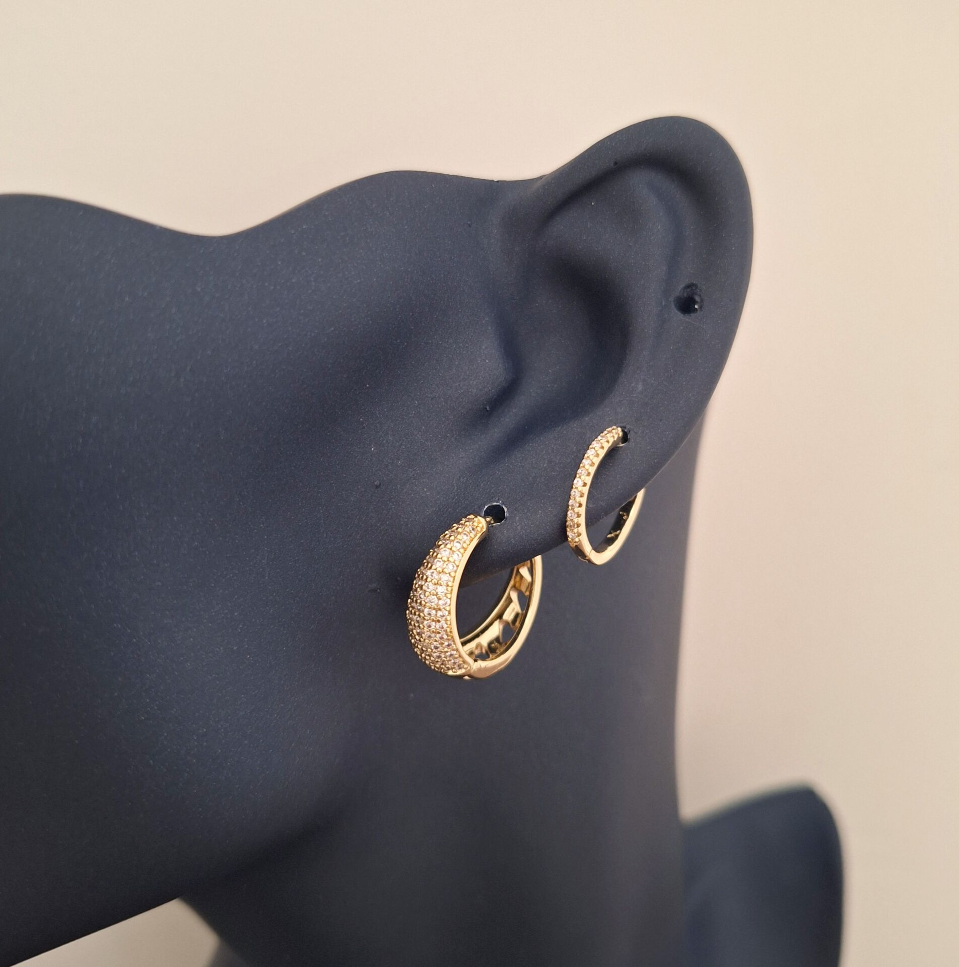 İKİ ÇİFT XUPİNG TAŞLI KÜPE 14 K ALTIN RENGİ 2 ÇİFT ( 4 ADET)