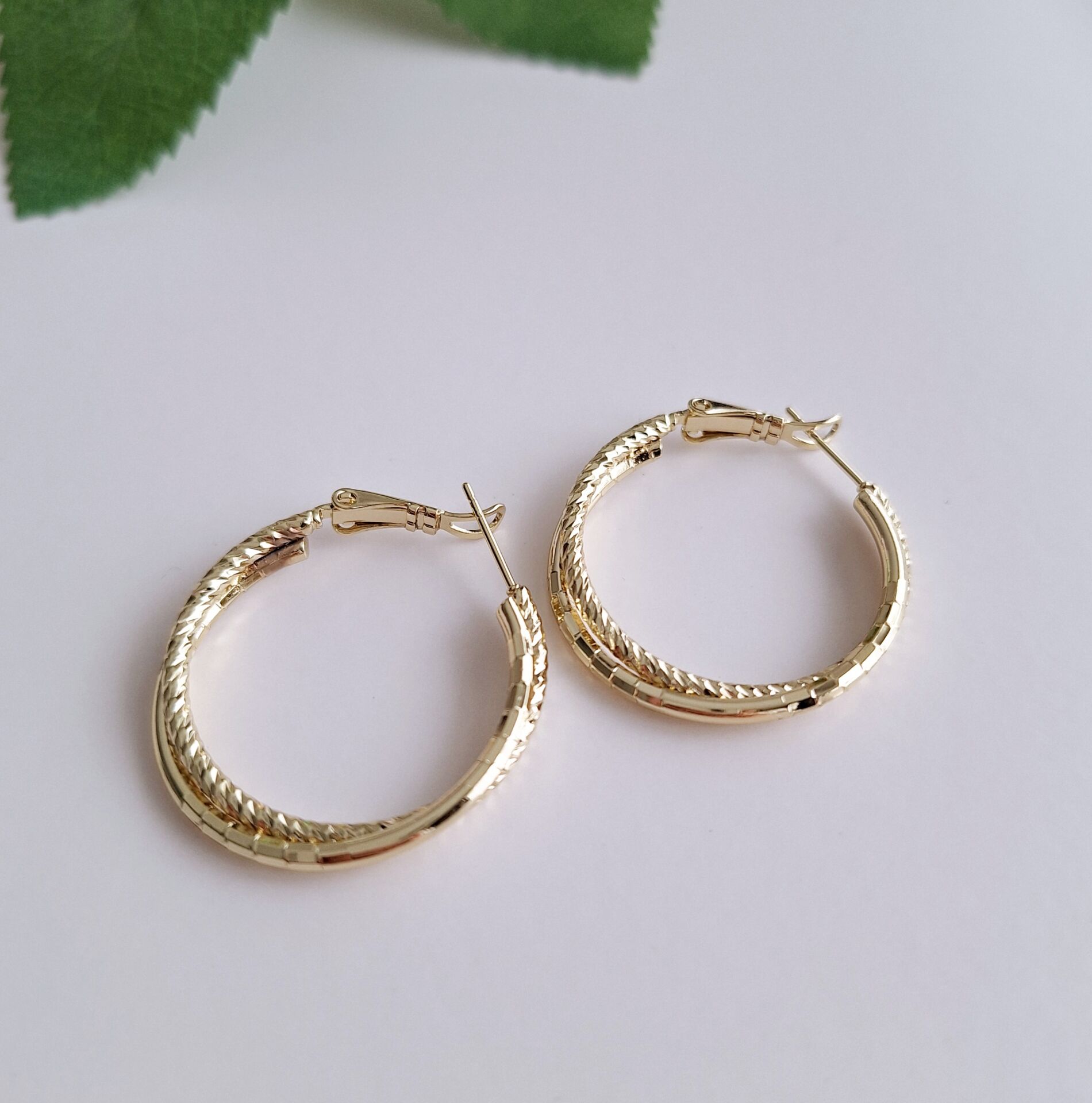 14 K ALTIN RENGİ XUPİNG HALKA KÜPE