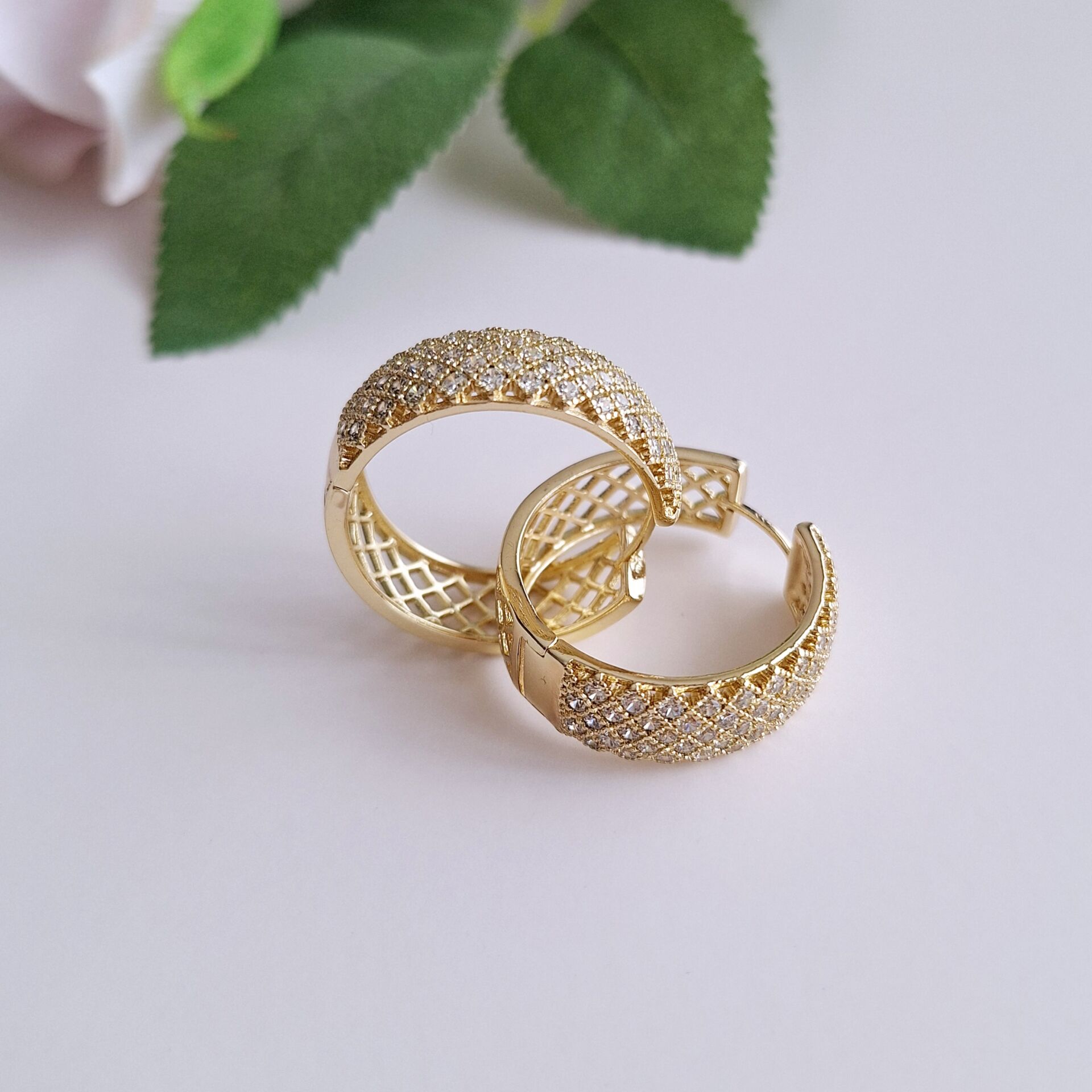 14 K ALTIN RENGİ TAŞLI XUPİNG HALKA KÜPE Büyük Boy