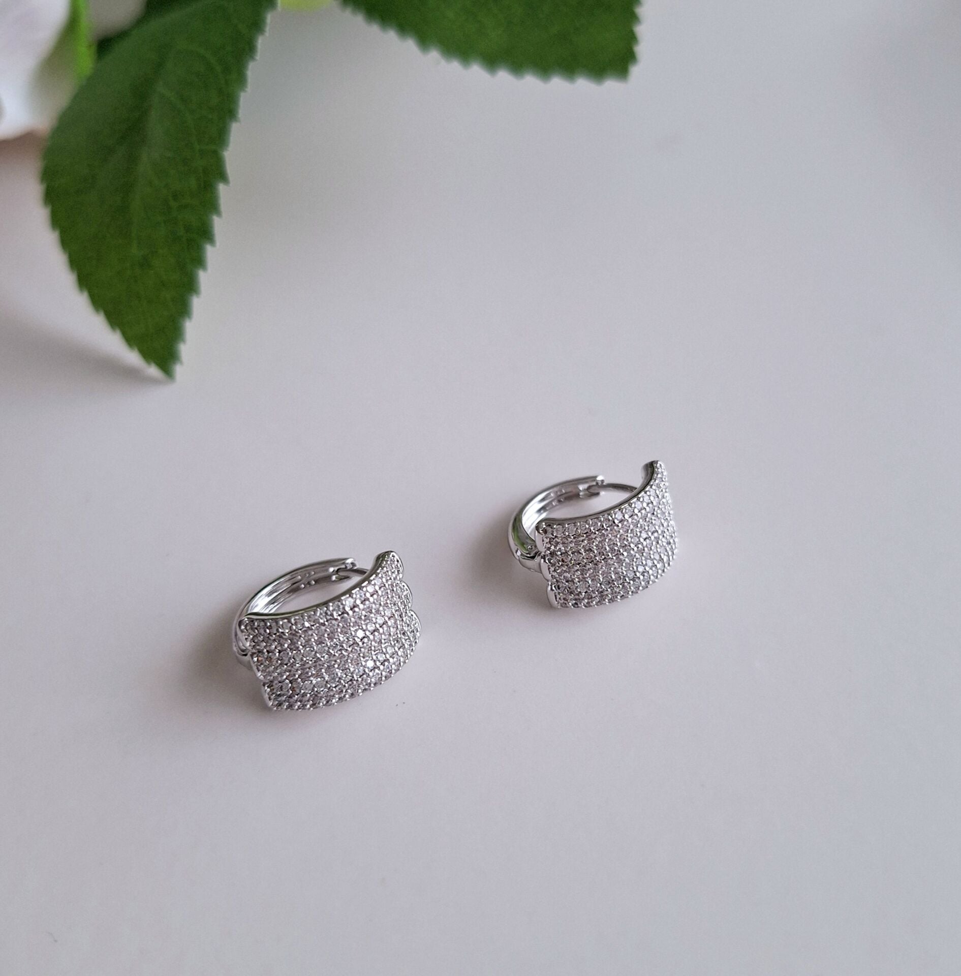 GÜMÜŞ RENK TAŞLI XUPİNG KÜPE