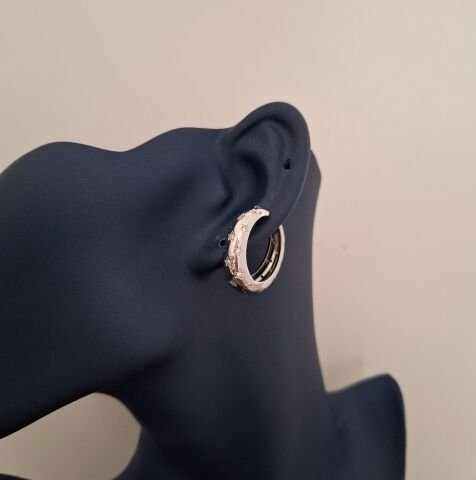 GÜMÜŞ RENK BOMBELİ XUPİNG KÜPE