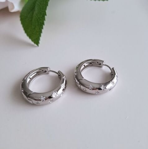 GÜMÜŞ RENK BOMBELİ XUPİNG KÜPE