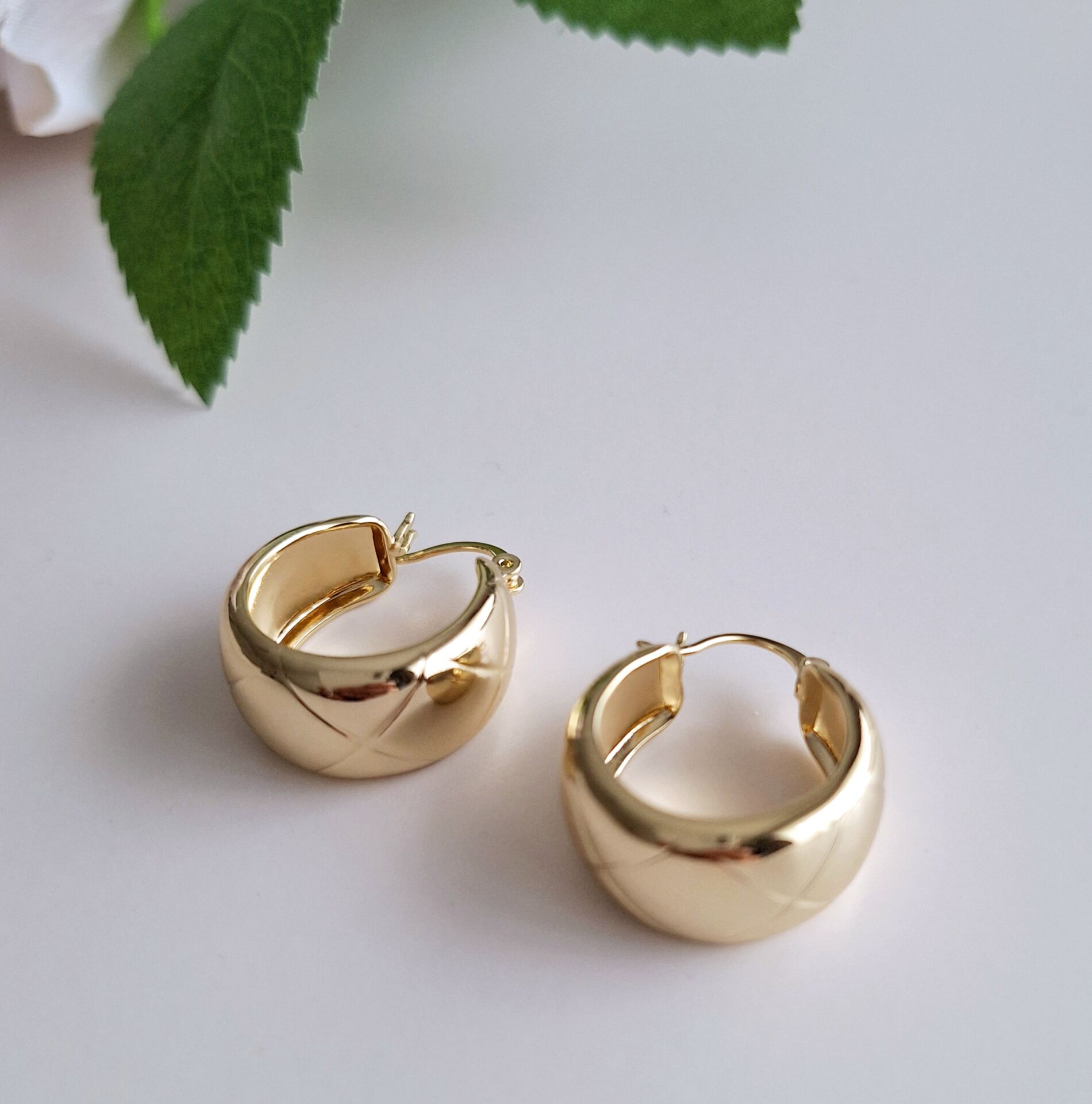 14 AYAR ALTIN RENGİ TAŞSIZ XUPİNG KÜPE