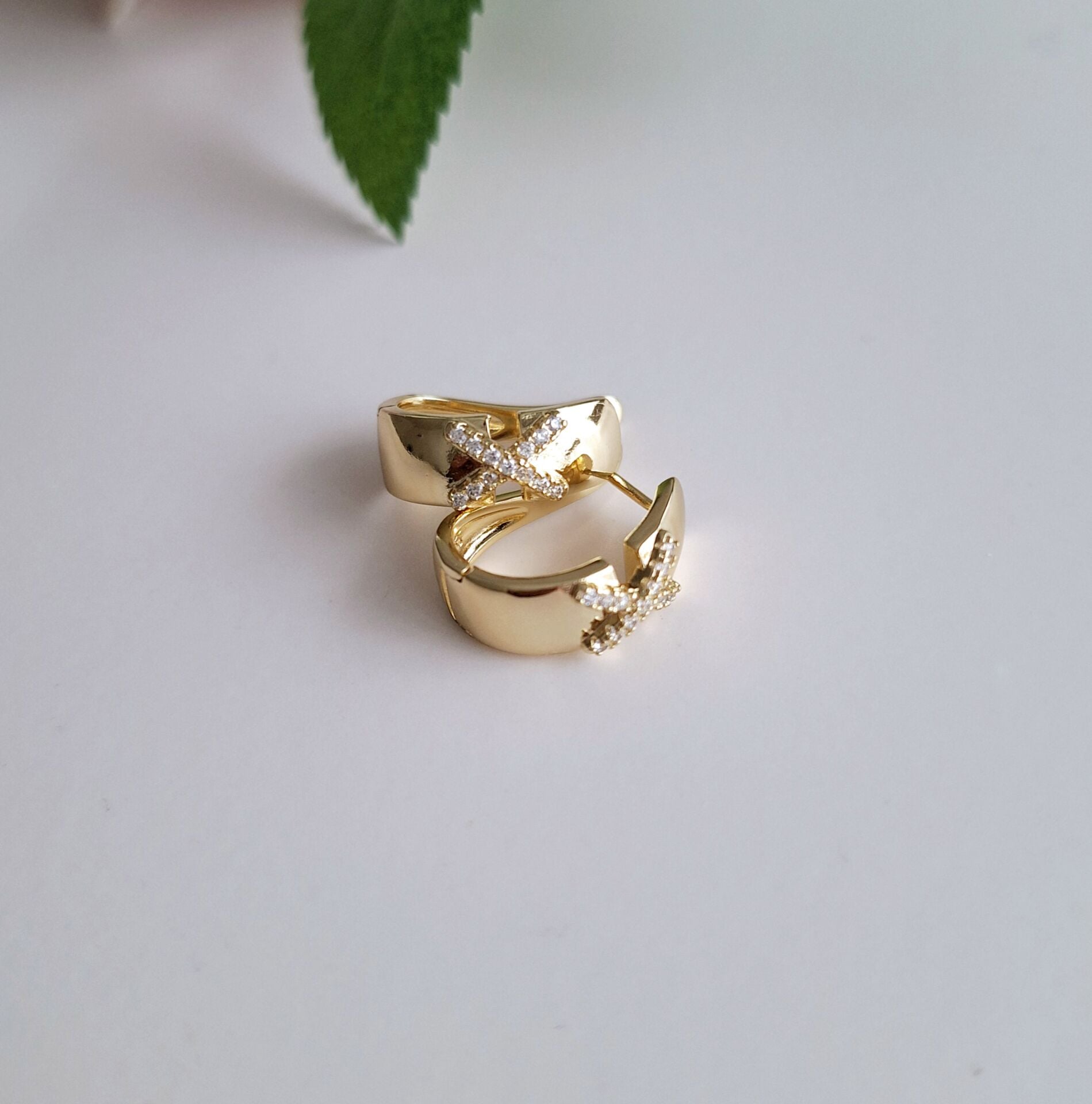 XUPİNG KÜPE 14 AYAR ALTIN RENGİ