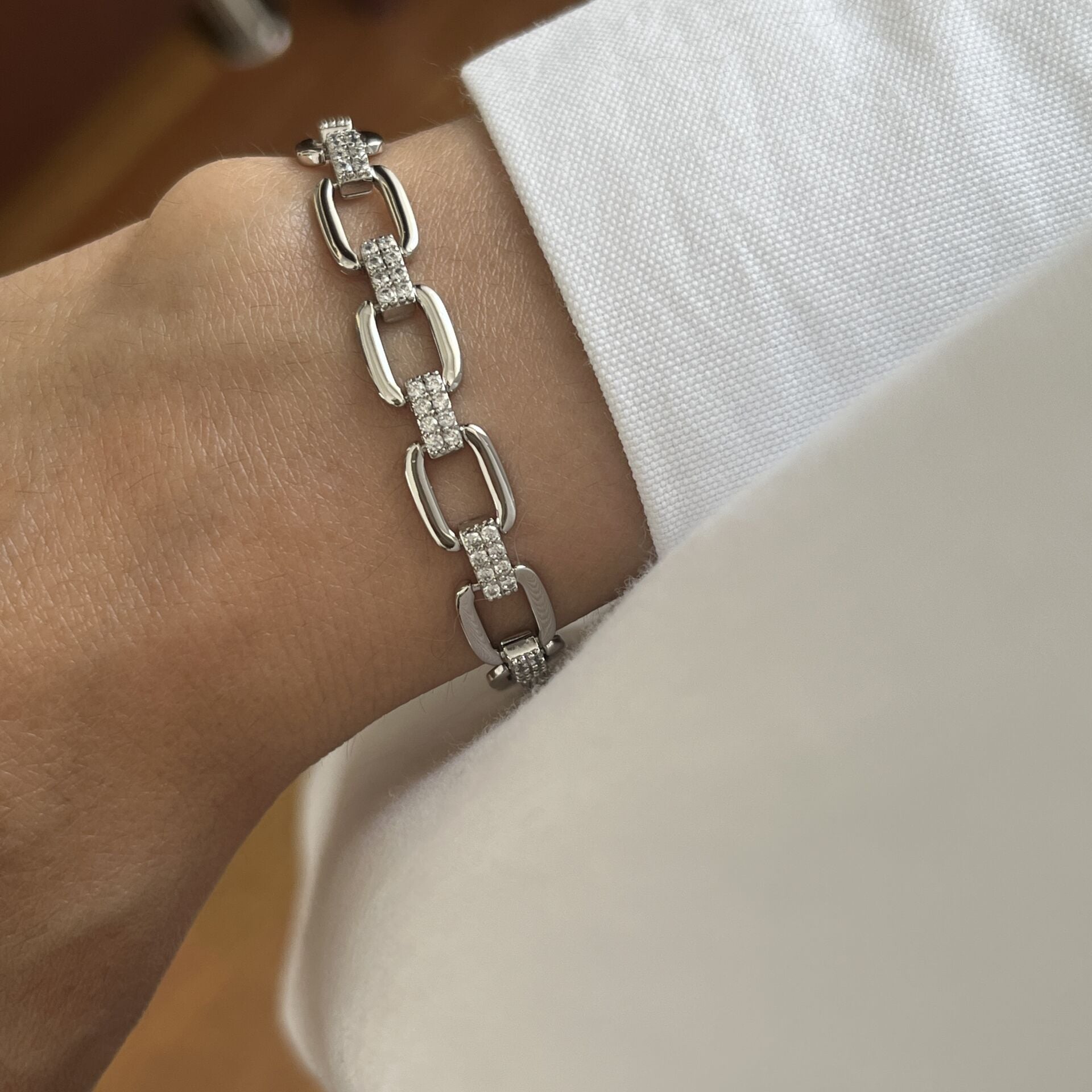 GÜMÜŞ RENK XUPİNG BİLEKLİK