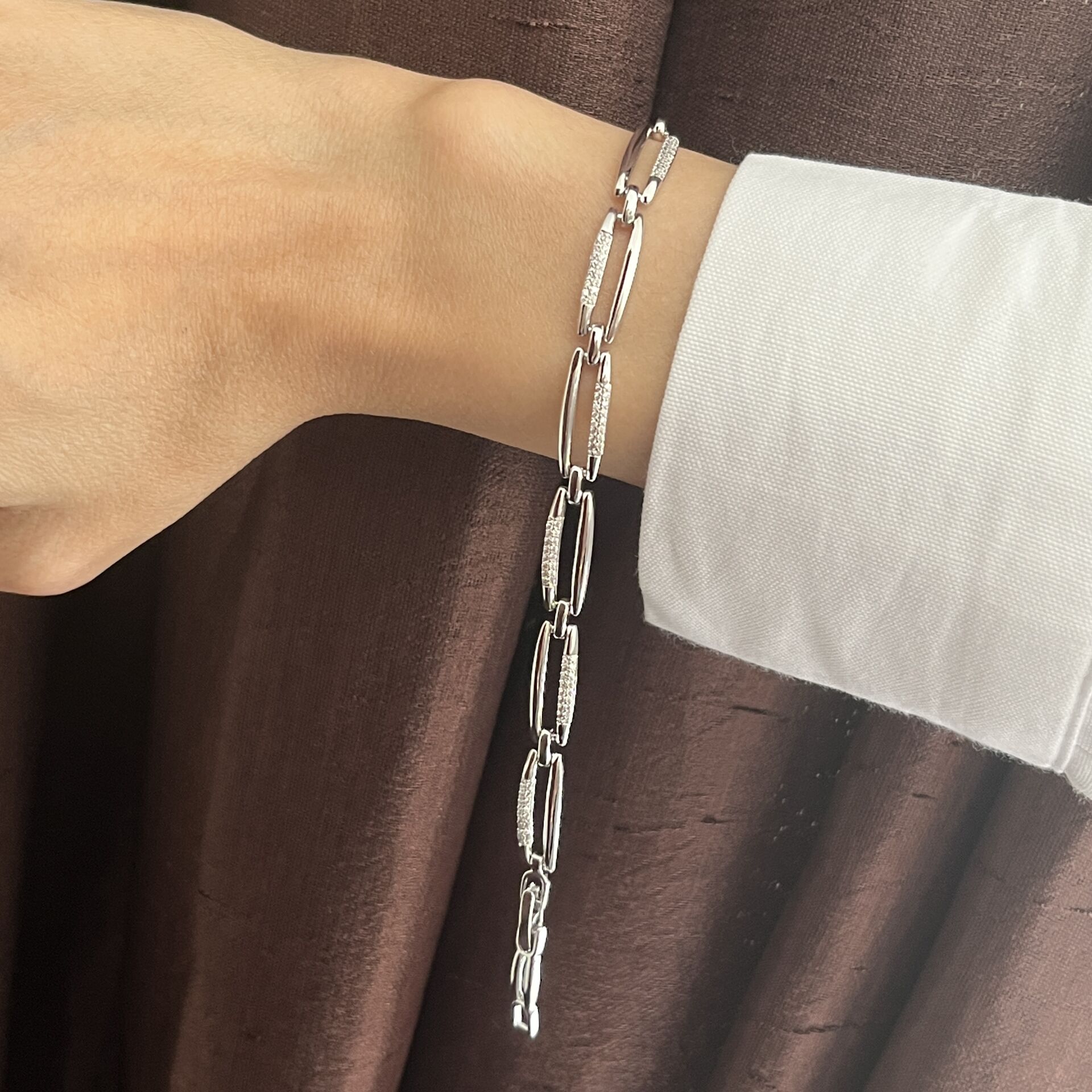 GÜMÜŞ RENK XUPİNG BİLEKLİK