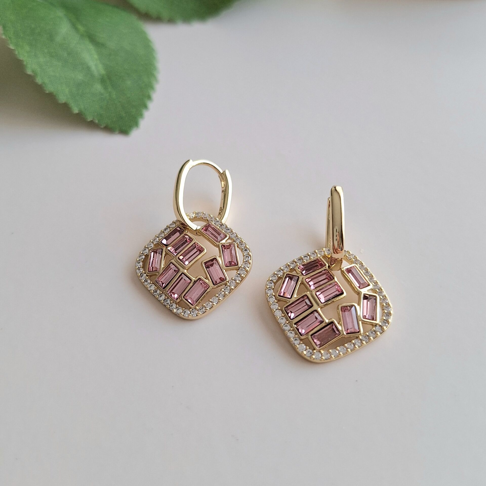 PEMBE TAŞLI XUPİNG KÜPE