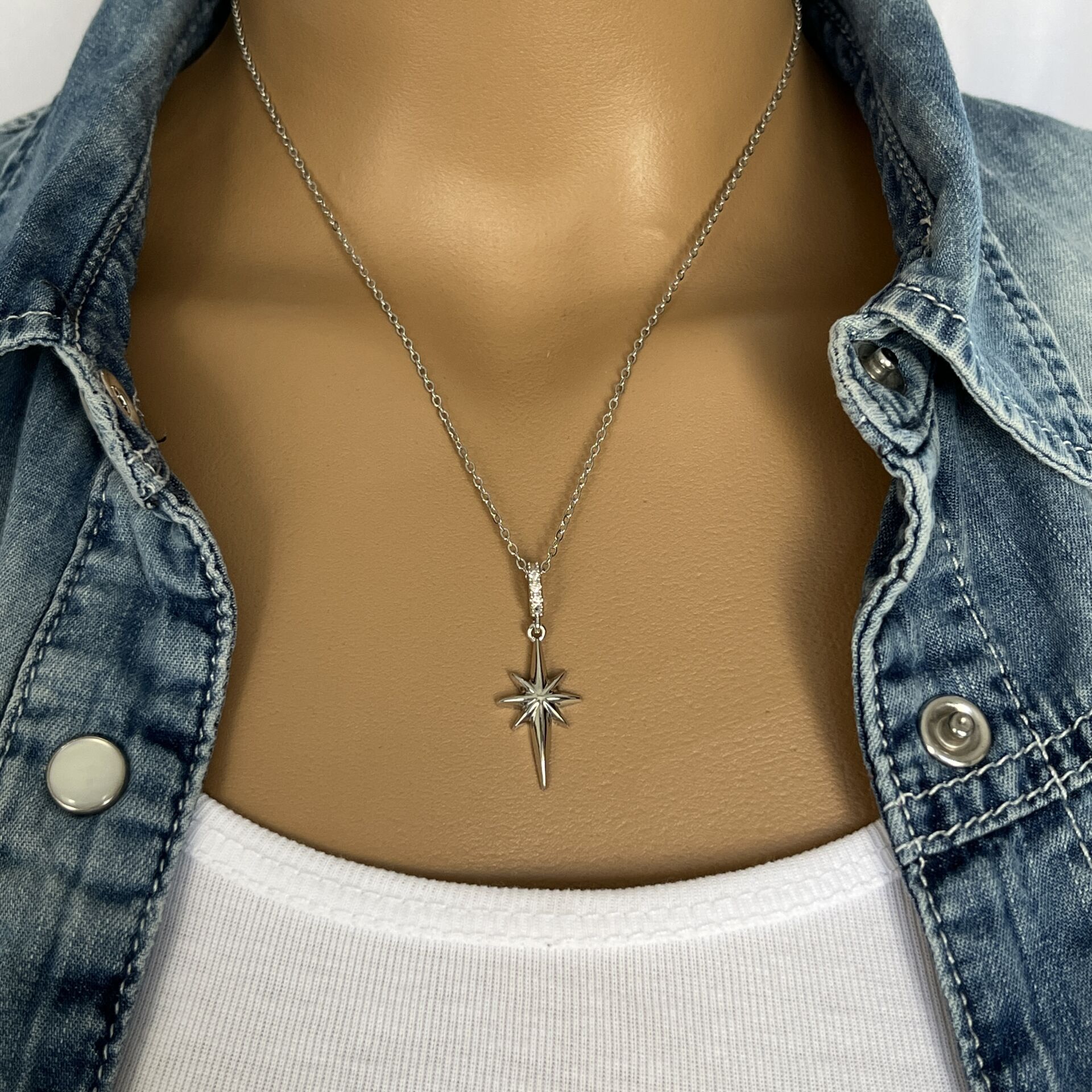 ÇELİK KOLYE KUTUP YILDIZLI GÜMÜŞ RENK