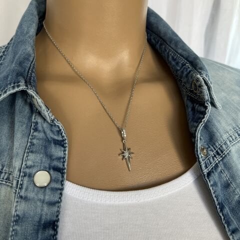 ÇELİK KOLYE KUTUP YILDIZLI GÜMÜŞ RENK