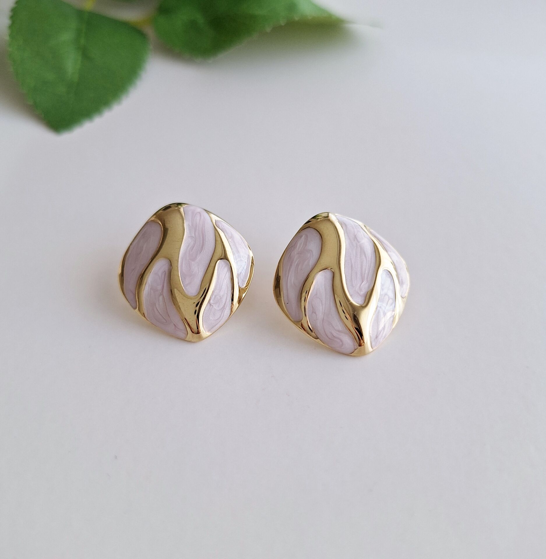 GOLD - PUDRA RENK ÇELİK KÜPE