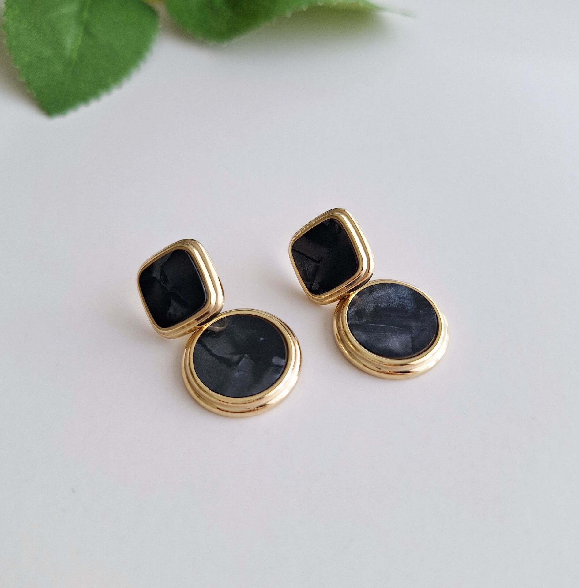 GOLD-SİYAH ÇELİK KÜPE