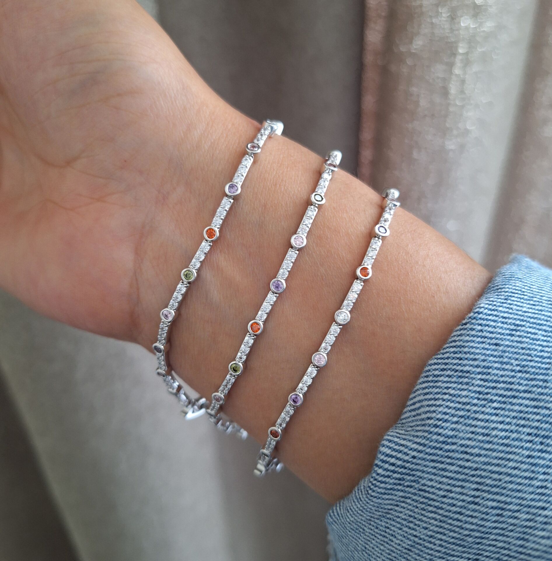 GÜMÜŞ RENK RENKLİ TAŞLI XUPİNG SU YOLU BİLEKLİK