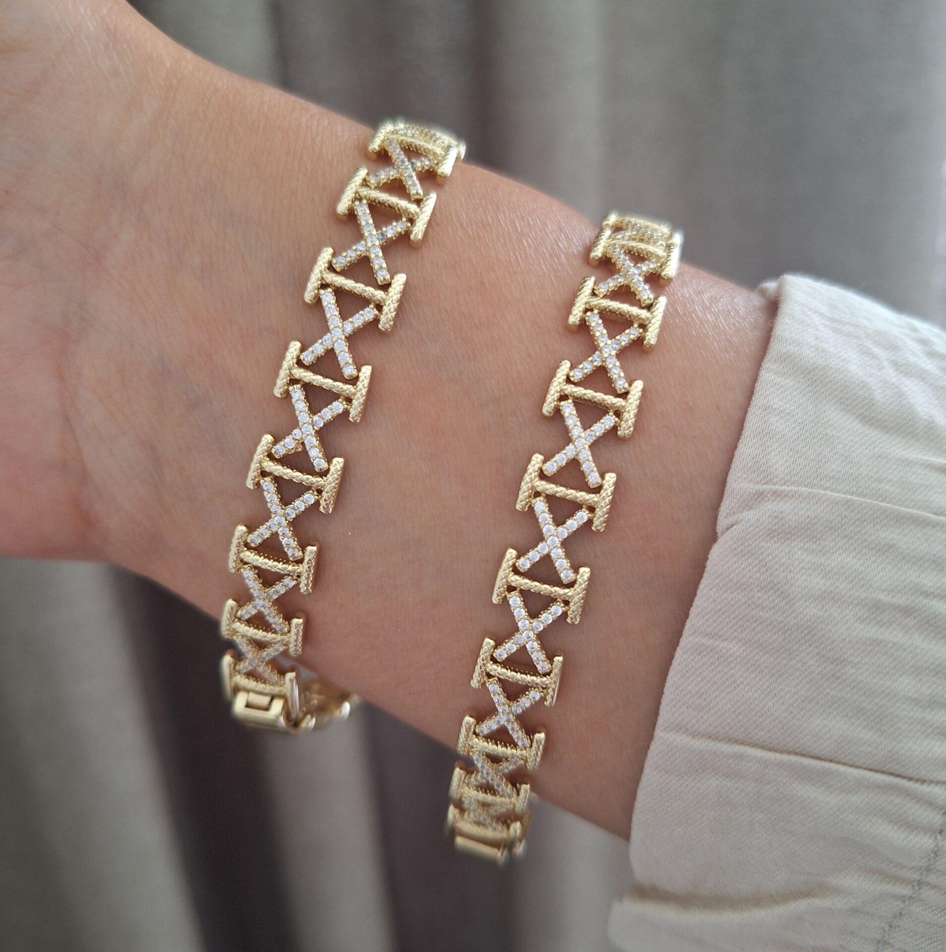 XUPİNG BİLEKLİK 14 AYAR ALTIN RENGİ