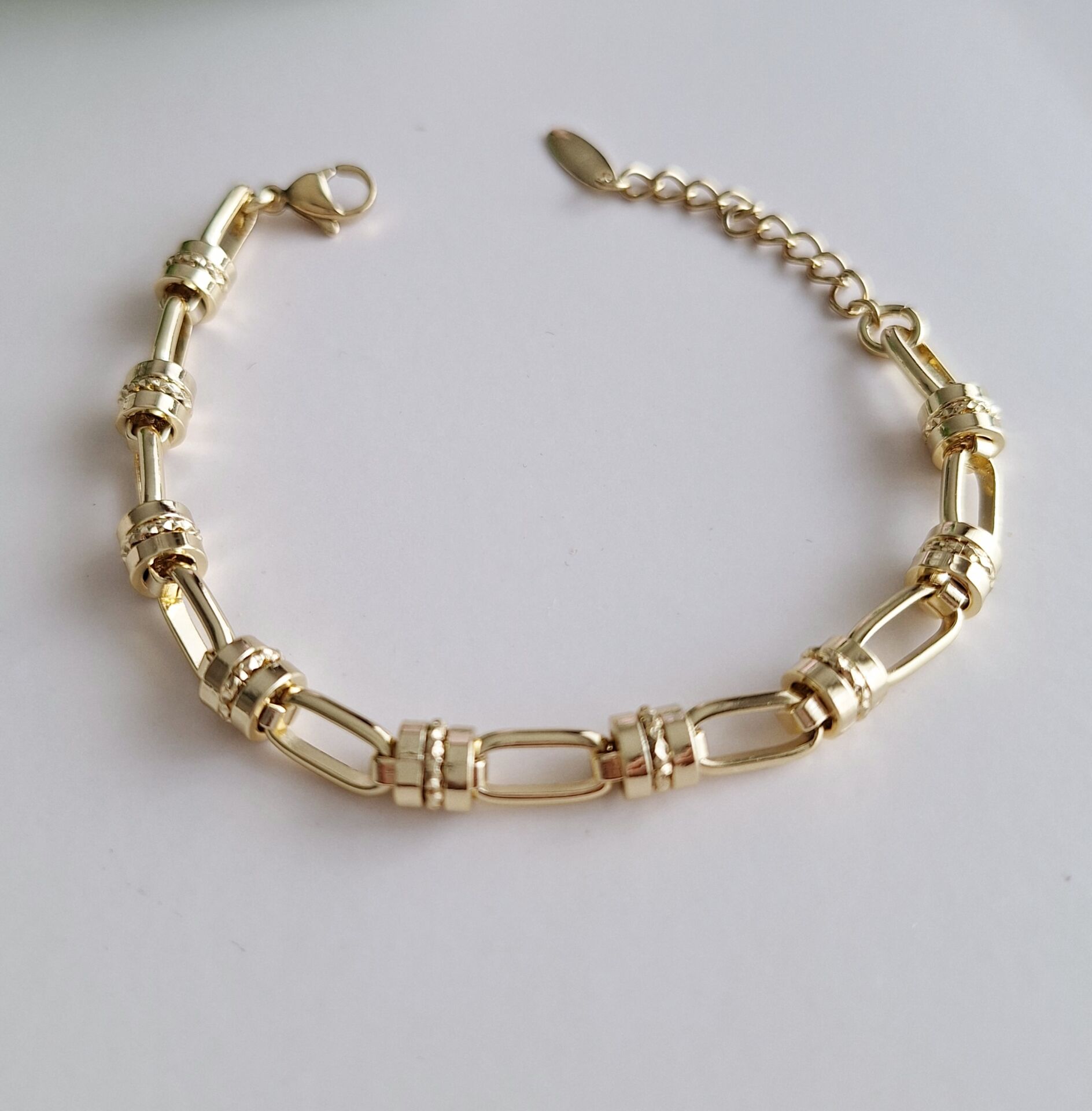 XUPİNG BİLEKLİK 14 AYAR ALTIN RENGİ