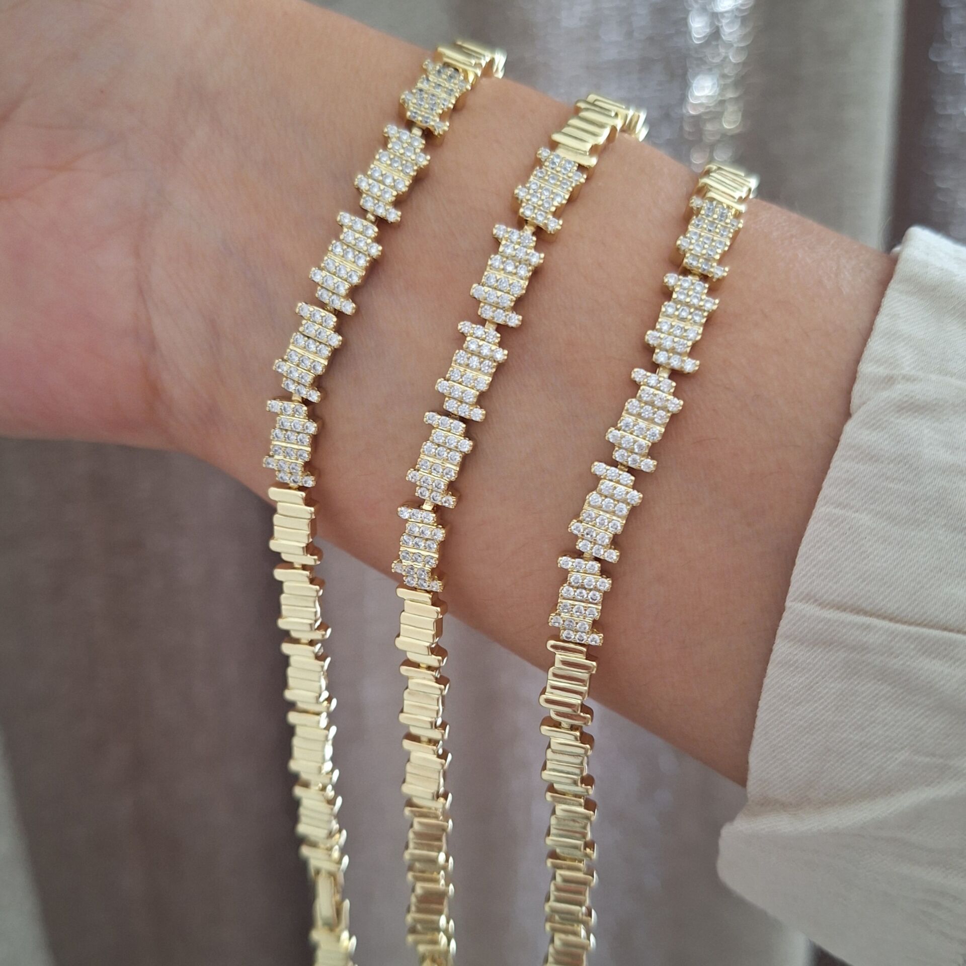 XUPİNG BİLEKLİK 14 AYAR ALTIN RENGİ