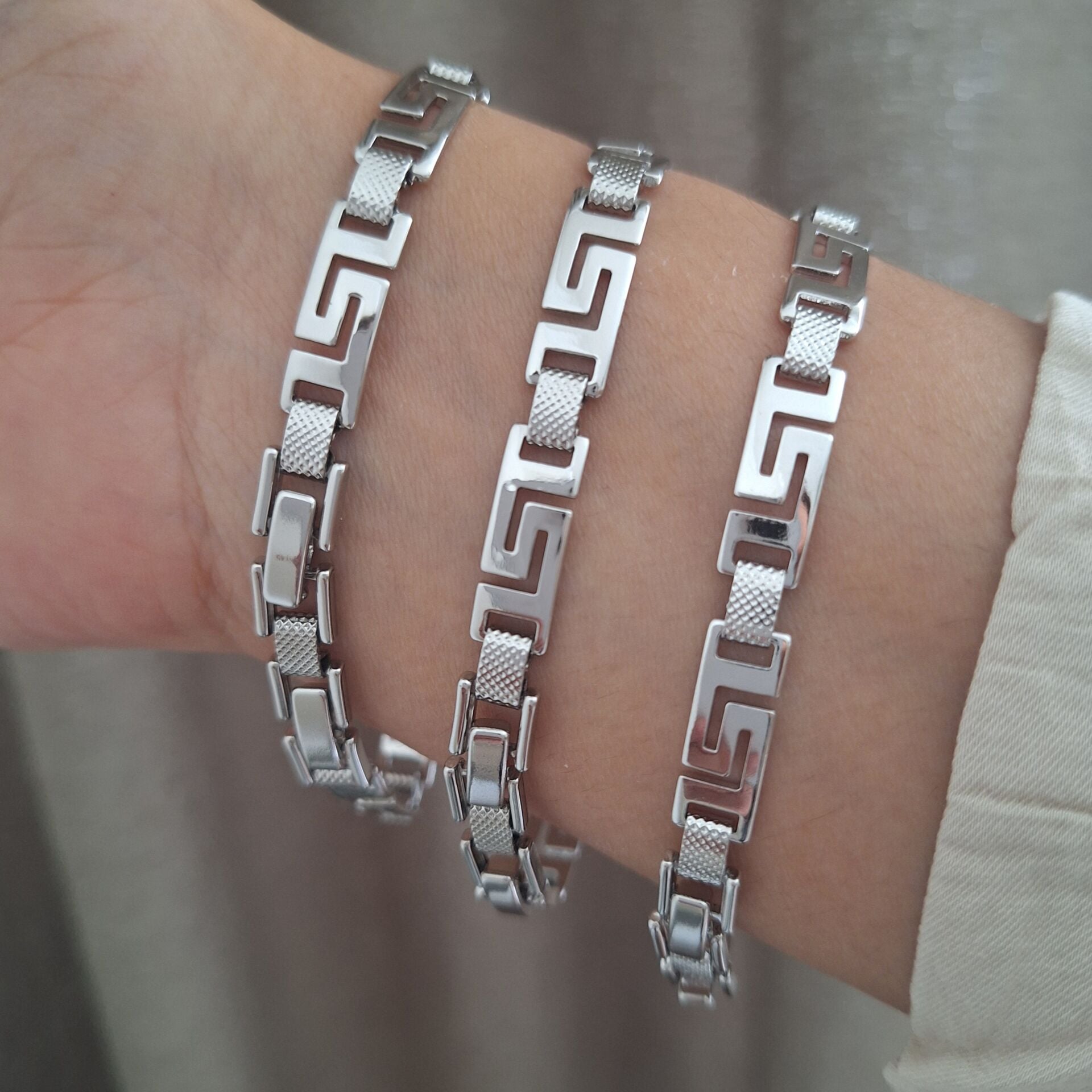 GÜMÜŞ RENK XUPİNG BİLEKLİK