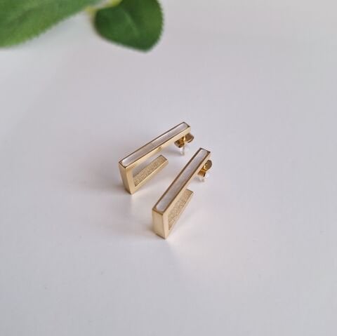 GOLD RENK ÇELİK KÜPE SEDEFLİ GÖRÜNÜMLÜ