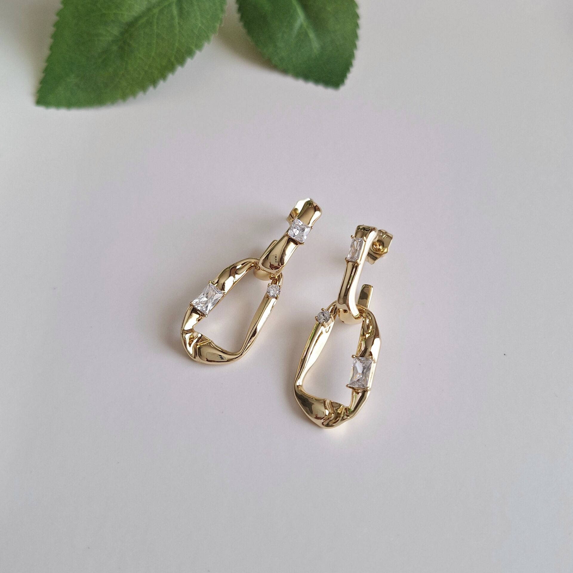 14 AYAR ALTIN RENGİ XUPİNG KÜPE