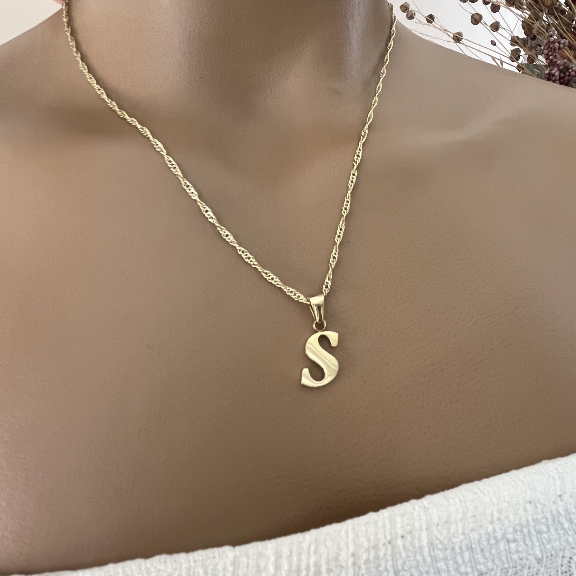 XUPING TAŞSIZ HARF KOLYE (S)14 AYAR GÖRÜNÜMLÜ