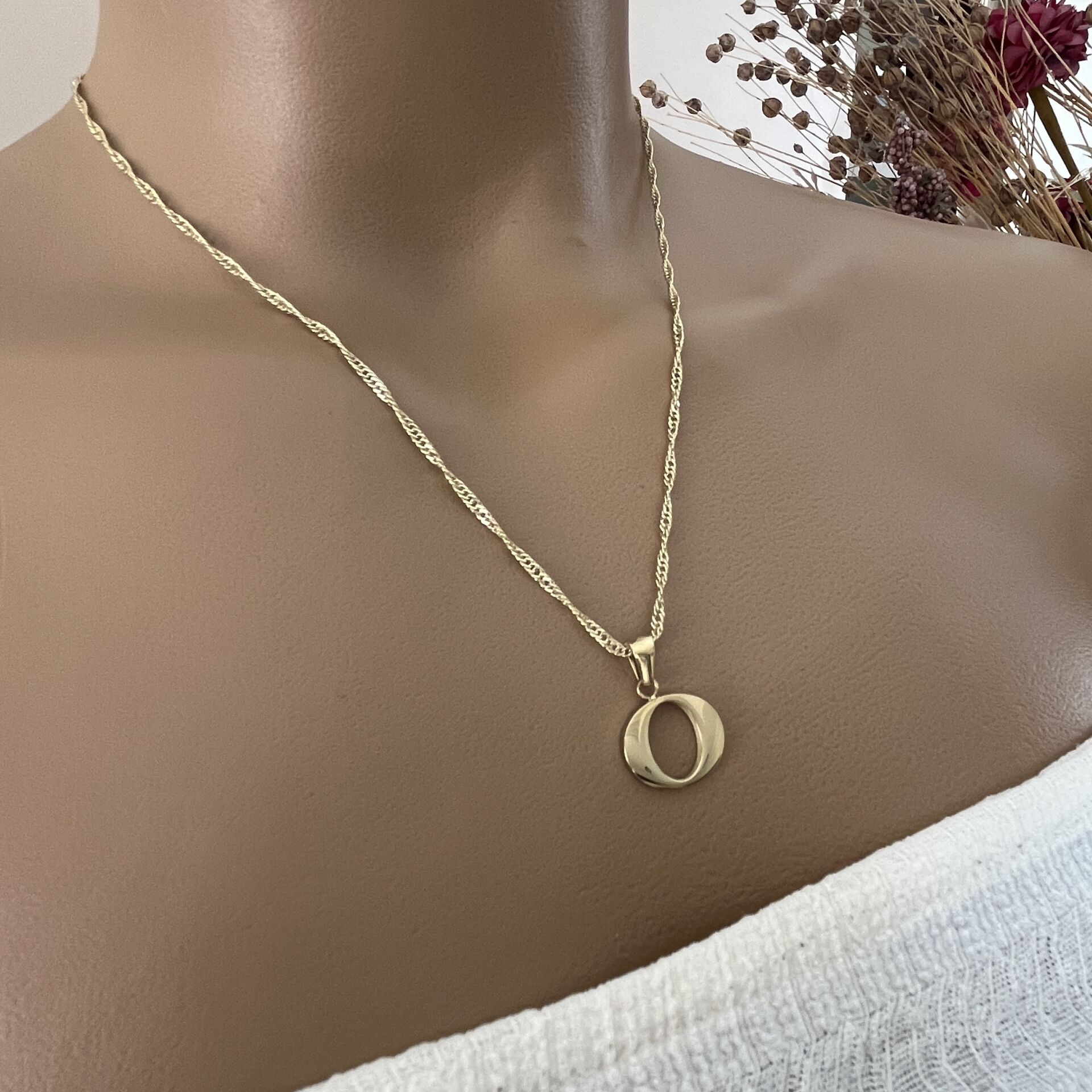 XUPING TAŞSIZ HARF KOLYE (O)14 AYAR GÖRÜNÜMLÜ