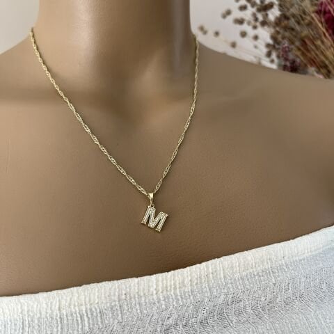 XUPING TAŞLI HARF KOLYE (M) 14 AYAR GÖRÜNÜMLÜ