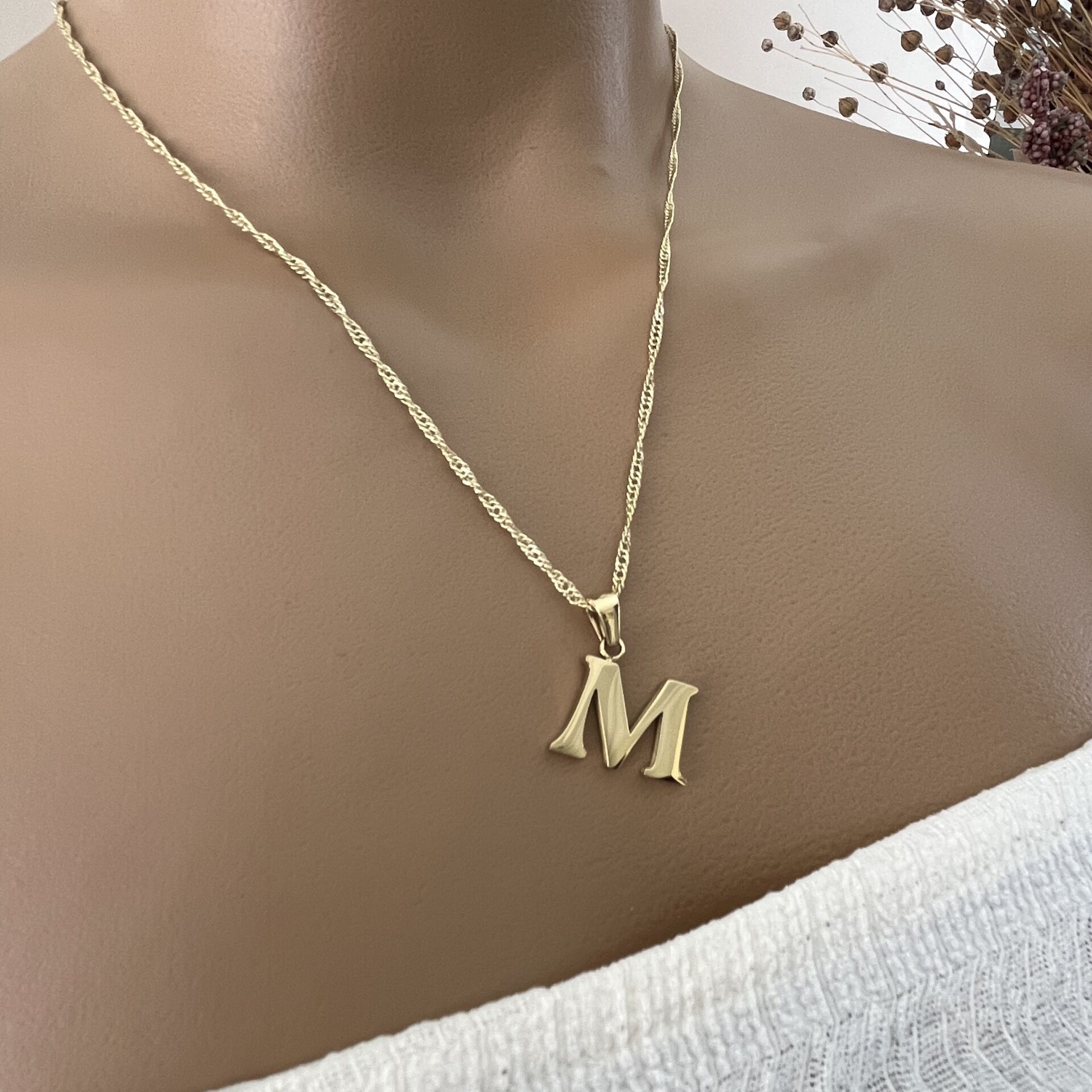 XUPING TAŞSIZ HARF KOLYE (M)14 AYAR GÖRÜNÜMLÜ