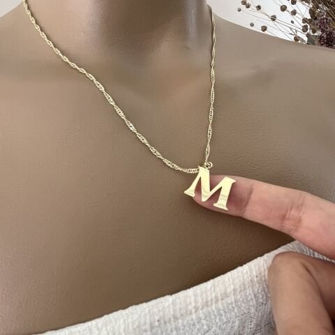 XUPING TAŞSIZ HARF KOLYE (M)14 AYAR GÖRÜNÜMLÜ