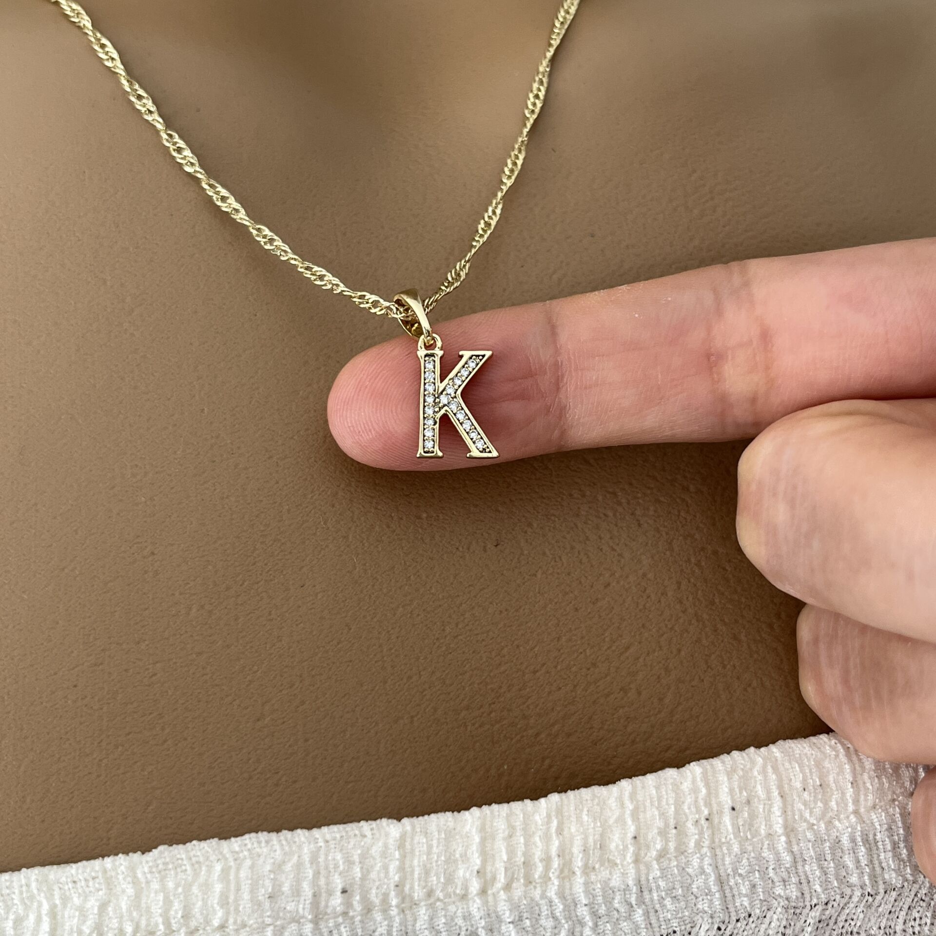 XUPING TAŞLI HARF KOLYE (K) 14 AYAR GÖRÜNÜMLÜ