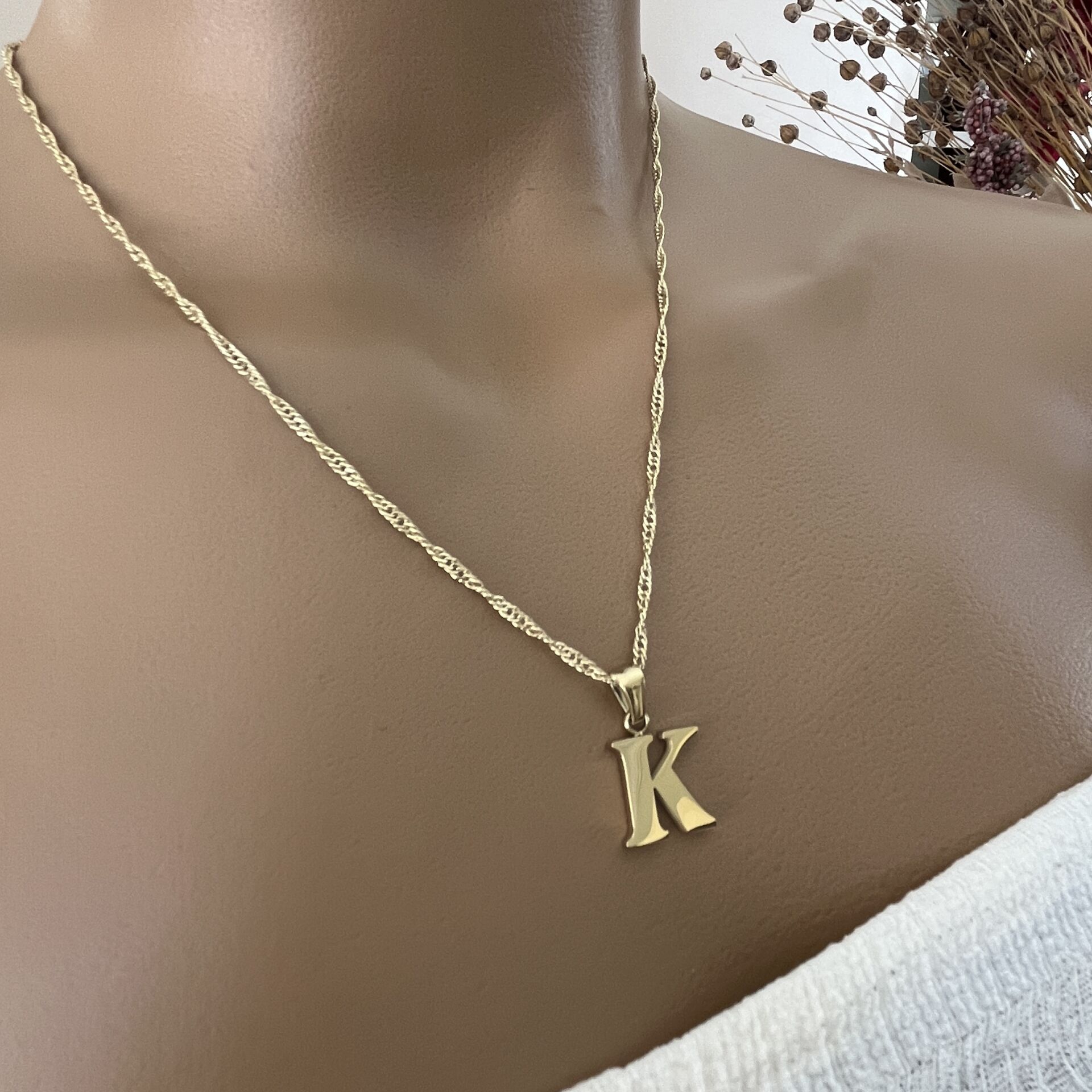 XUPING TAŞSIZ HARF KOLYE (K)14 AYAR GÖRÜNÜMLÜ